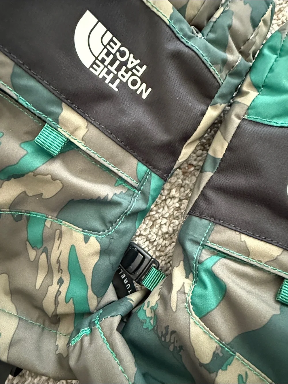 The North Face Kids Montana Futurelight Etip Green/Olive Camo Winter Glove Med